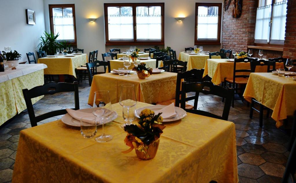 Hotel Locanda Le Tre Oche モリーナ・ディ・レードロ エクステリア 写真
