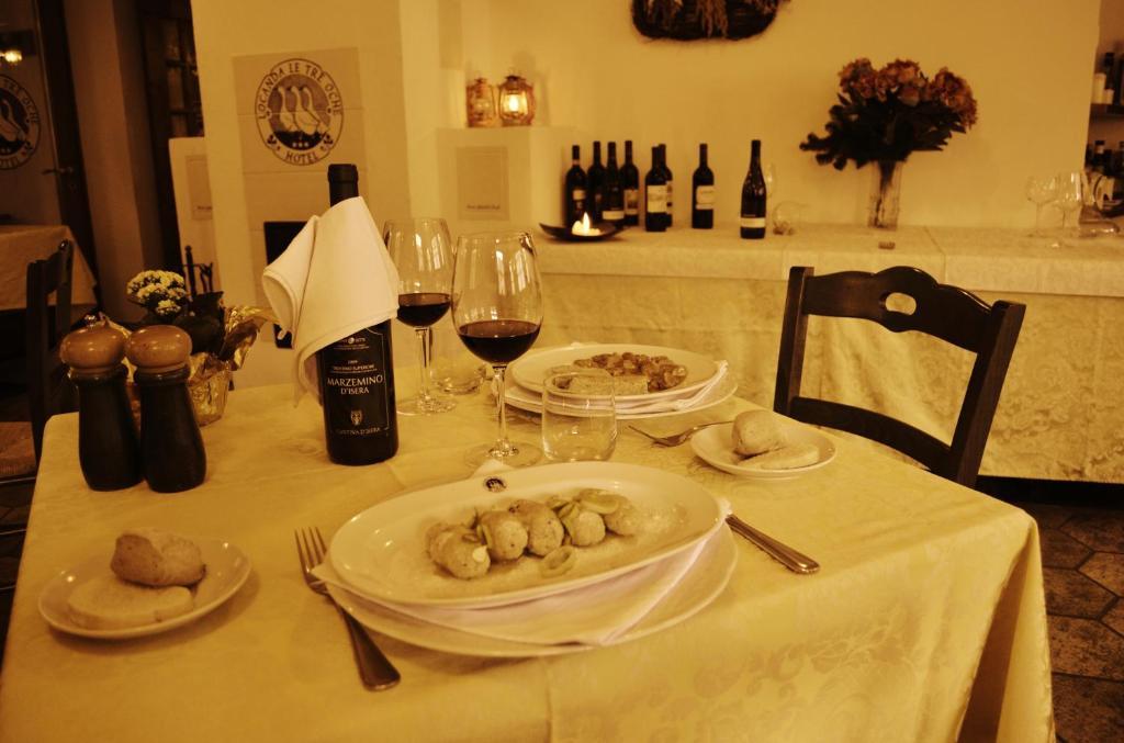Hotel Locanda Le Tre Oche モリーナ・ディ・レードロ エクステリア 写真